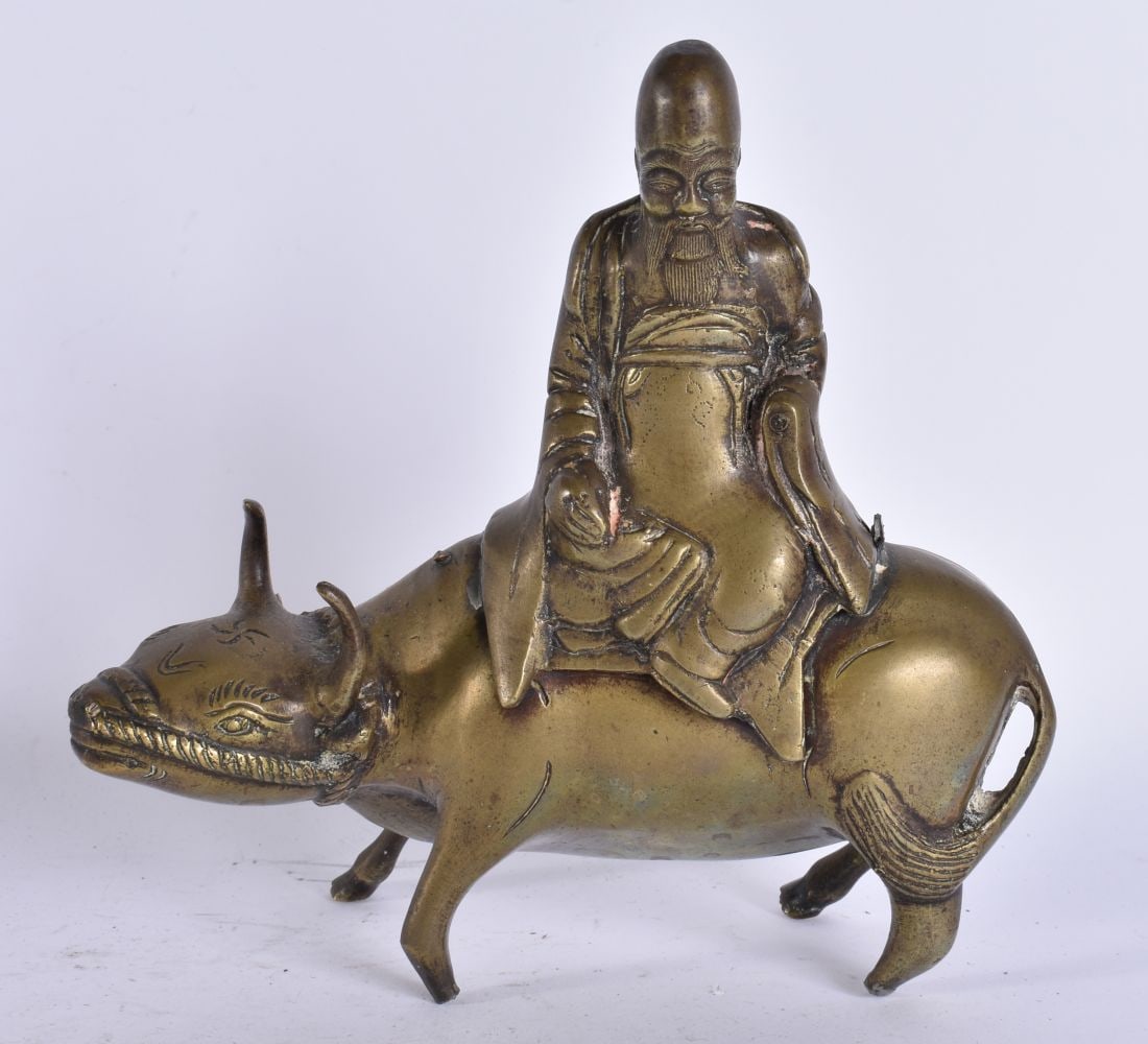 A CHINESE QING DYNASTY BRONZE CENSER AND COVER formed as a bull. 18 cm x 16 cm. (1 of 5)