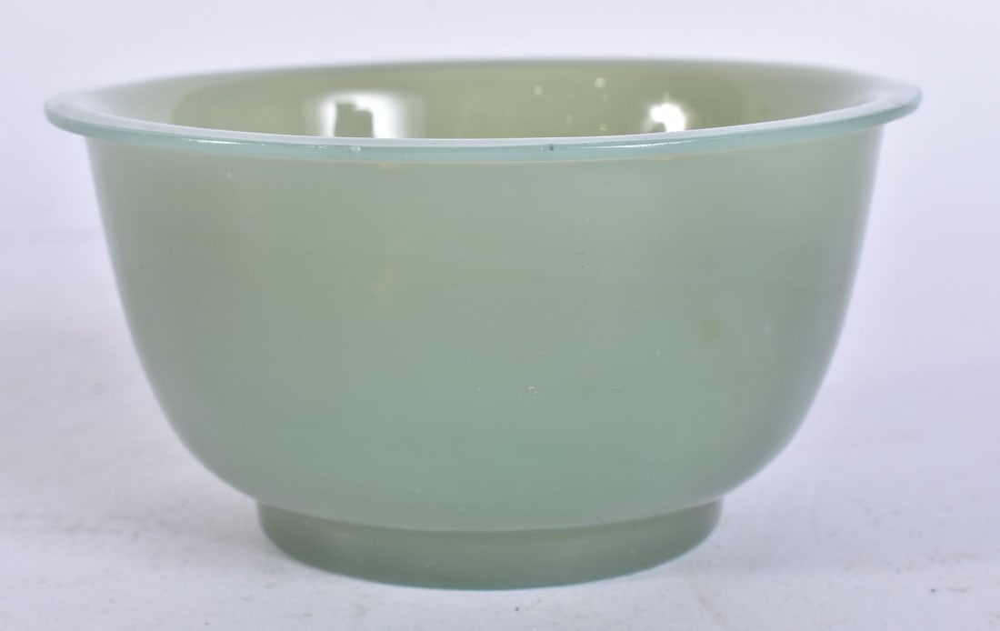 AN EARLY 20TH CENTURY CHINESE PEKING GLASS BOWL Late Qing/Republic. 11 cm diameter. (1 of 4)