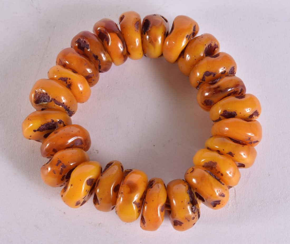 AN BEAD BRACELET. 10 cm internal diameter. (1 of 3)