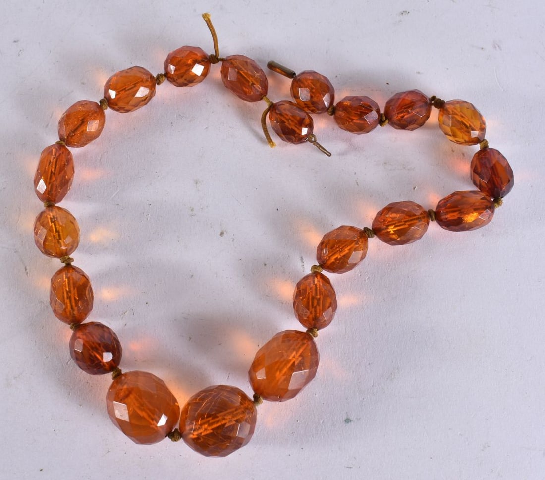 AN ORANGE BEAD NECKLACE. 44 cm long. (1 of 4)