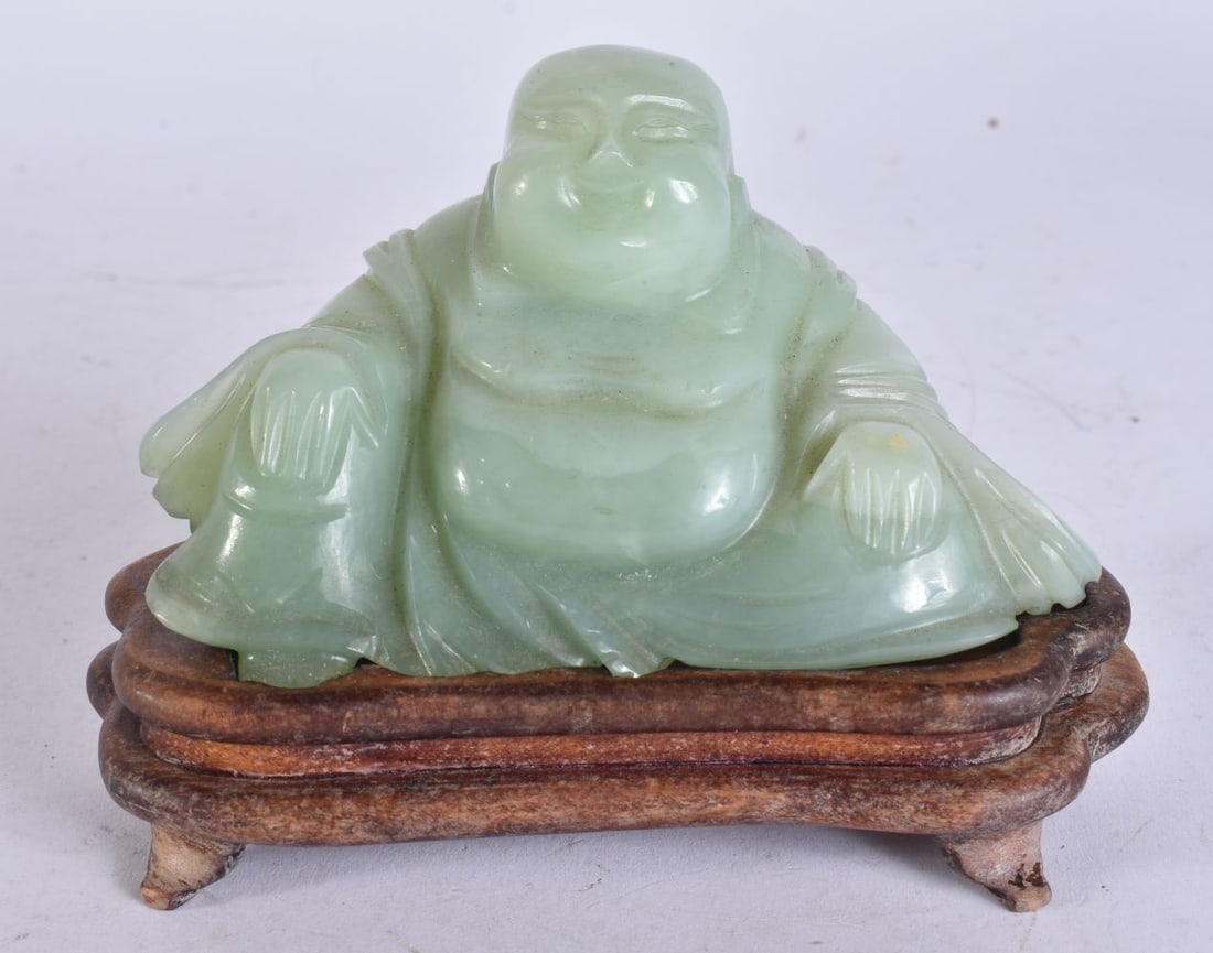 AN EARLY 20TH CENTURY CHINESE JADE BUDDHA Late Qing. 12 cm x 8.5 cm. (1 of 5)
