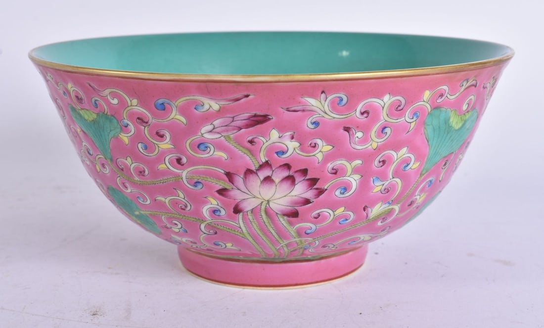 A CHINESE FAMILLE ROSE PORCELAIN BOWL. 15 cm wide. (1 of 5)