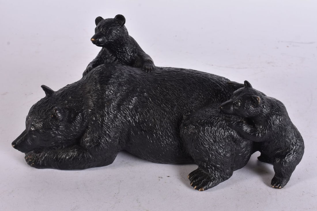 CHINESE BRONZE BEARS. 22 cm wide.: CHINESE BRONZE BEARS. 22 cm wide.