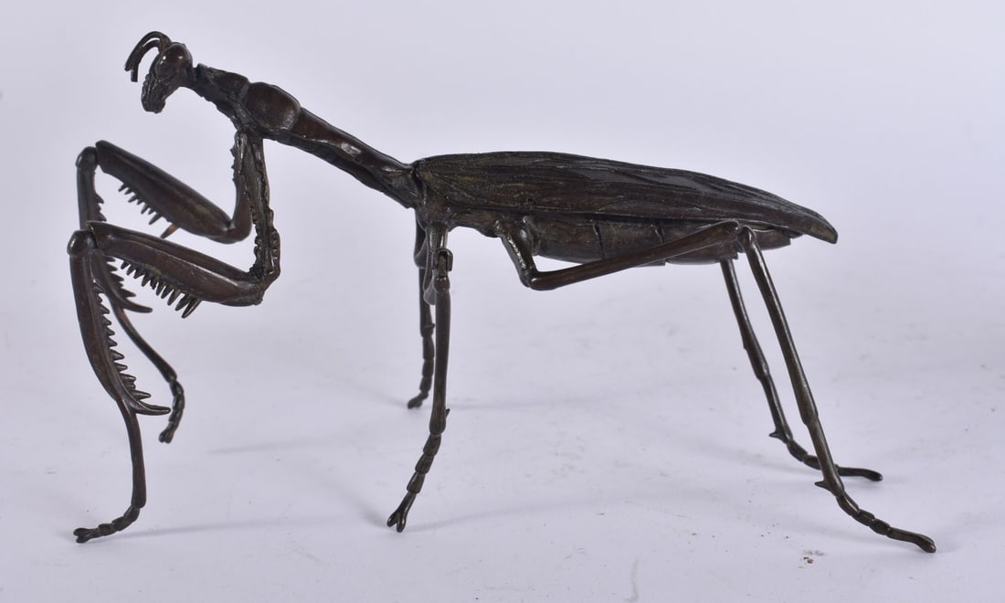 A JAPANESE ARTICULATED BRONZE PRAYING MANTIS. 14 cm wide. (1 of 4)