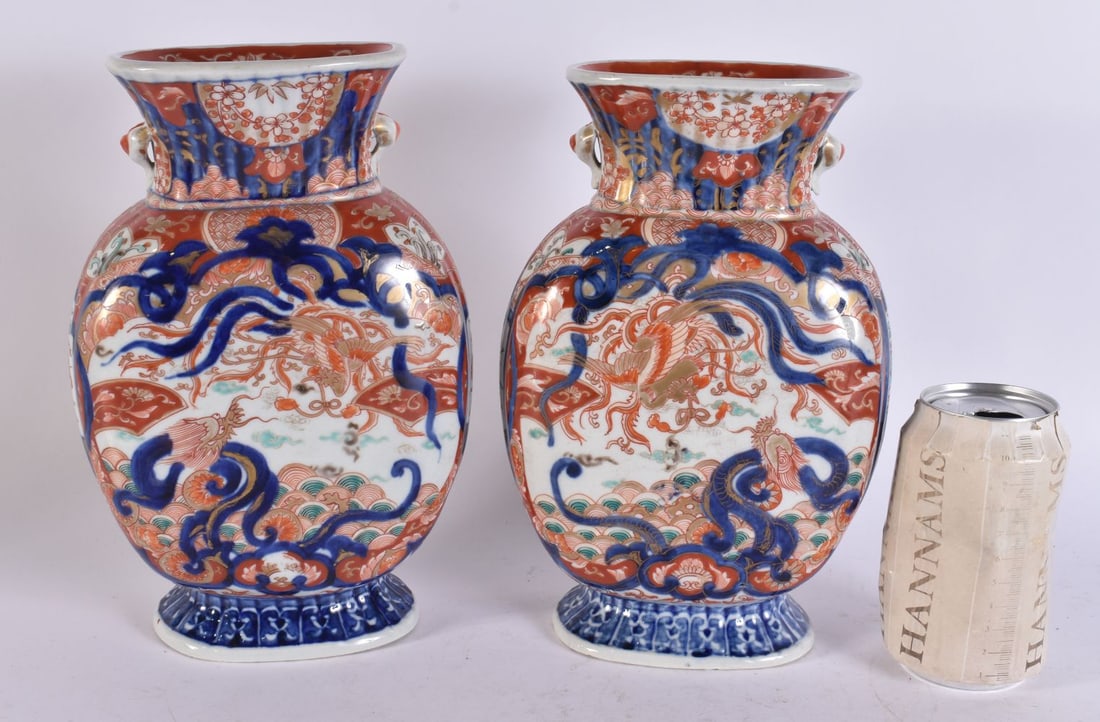 A PAIR OF 19TH CENTURY JAPANESE MEIJI PERIOD IMARI VASES. 24.5 cm high.: A PAIR OF 19TH CENTURY JAPANESE MEIJI PERIOD IMARI VASES. 24.5 cm high.