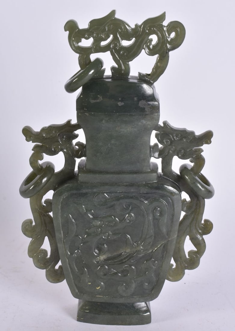 AN EARLY 20TH CENTURY CHINESE CARVED JADE VASE AND COVER Late Qing. 20 cm high. (1 of 6)