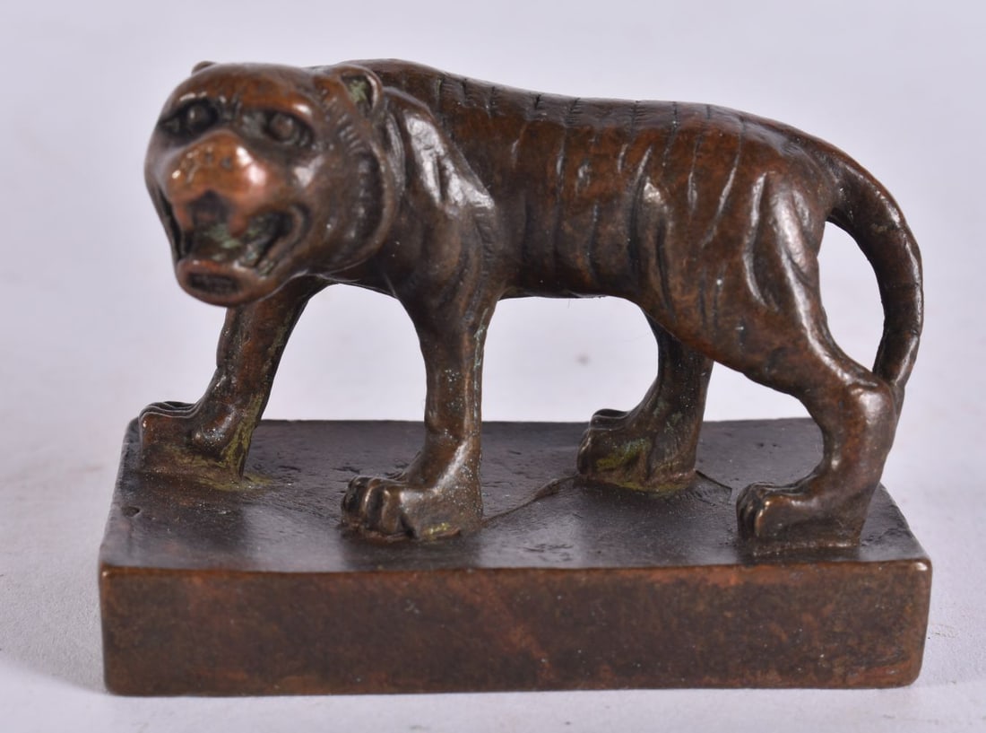 A JAPANESE BRONZE TIGER SEAL. 6 cm wide. (1 of 5)