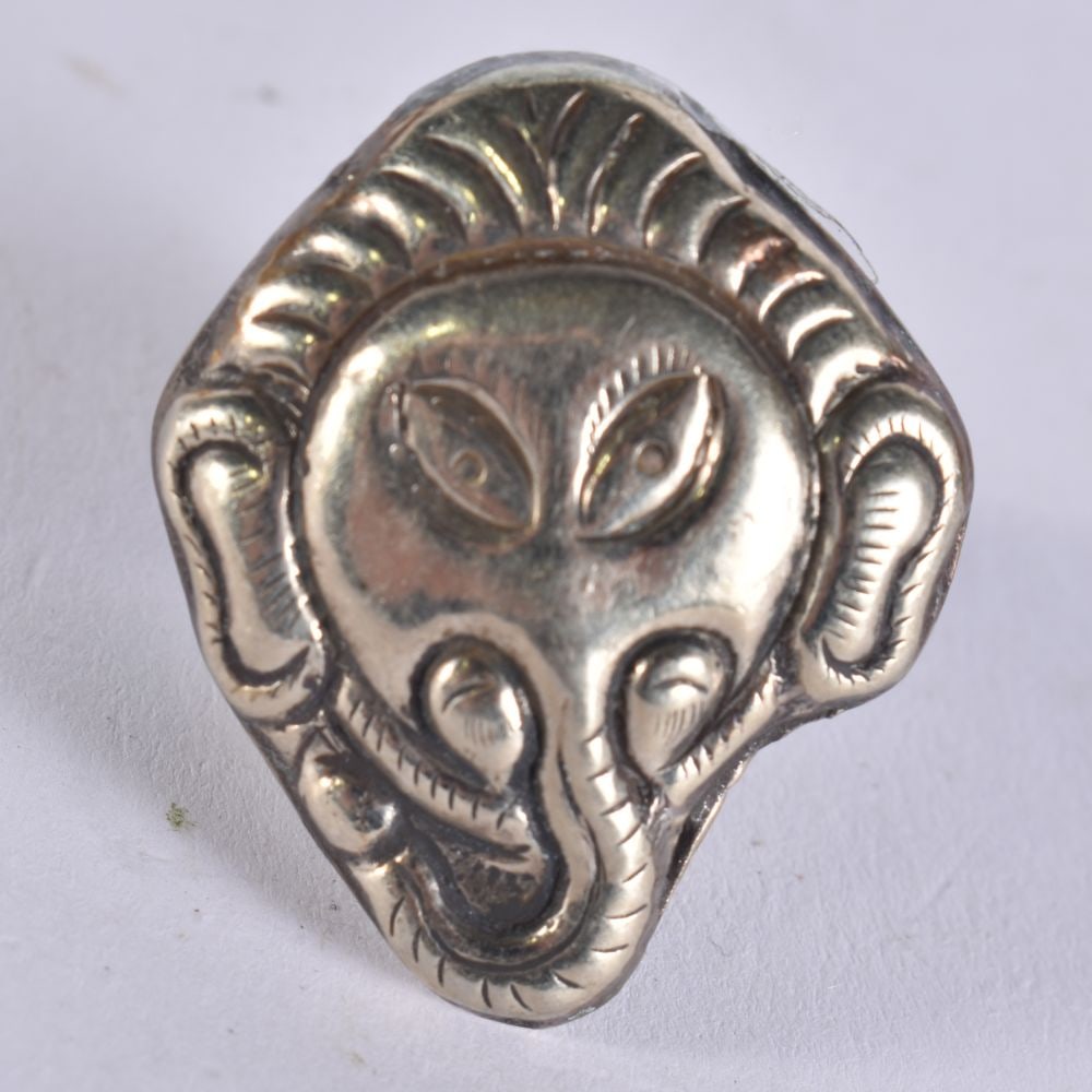 A TIBETAN TURQUOISE RING.: A TIBETAN TURQUOISE RING.