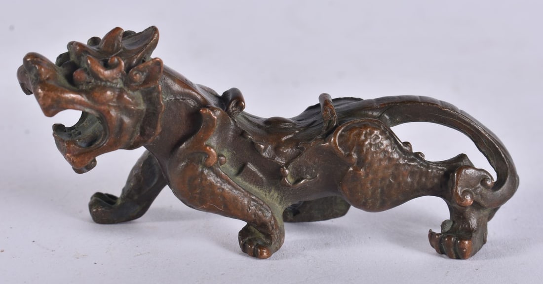 A JAPANESE BRONZE BEAST. 8 cm wide. (1 of 4)