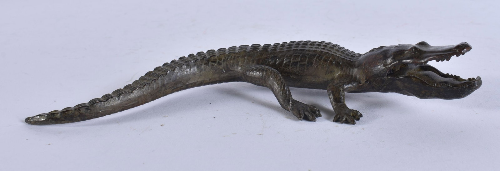 A JAPANESE BRONZE CROCODILE. 17 cm long.: A JAPANESE BRONZE CROCODILE. 17 cm long.