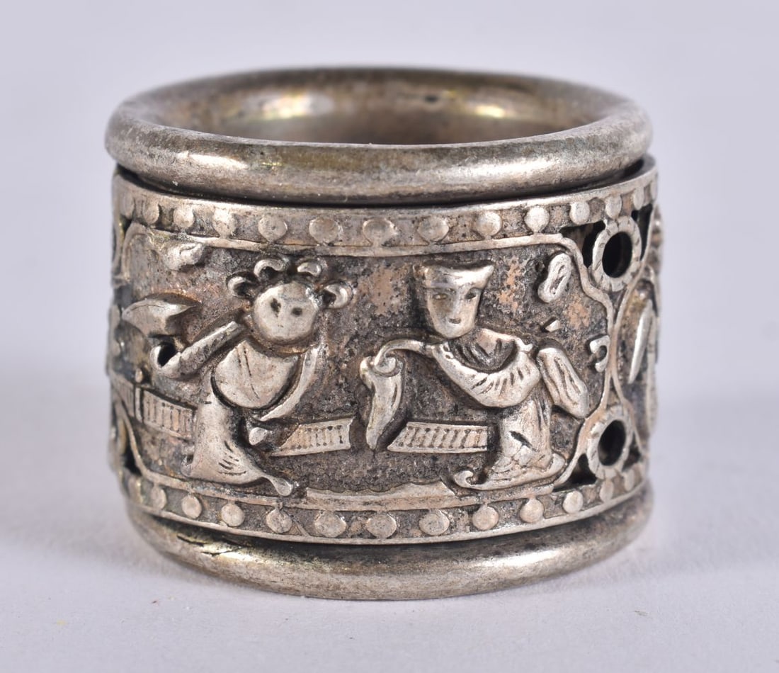 A CHINESE WHITE METAL RING. 4 cm wide. (1 of 3)