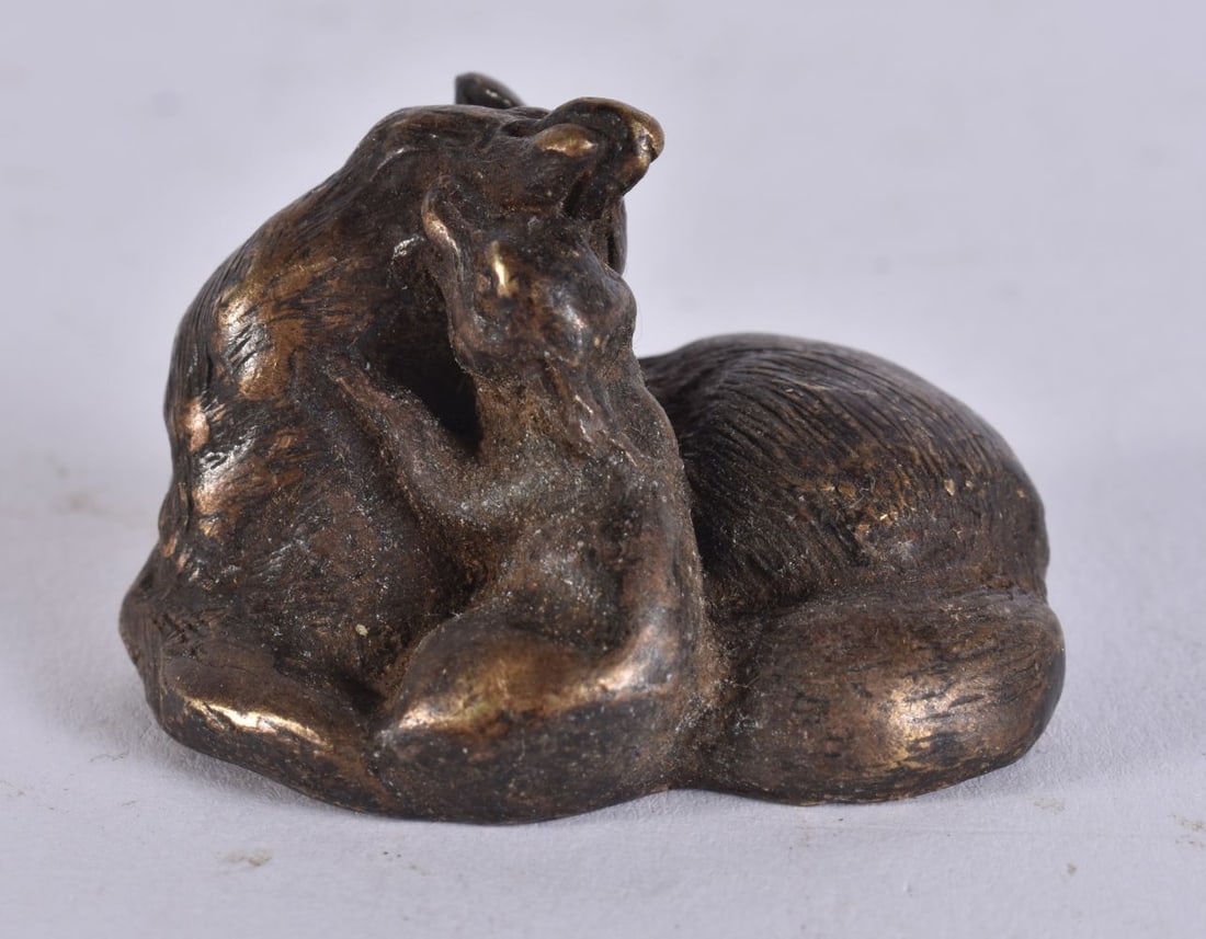 A JAPANESE BRONZE DEER. 4 cm wide. (1 of 4)