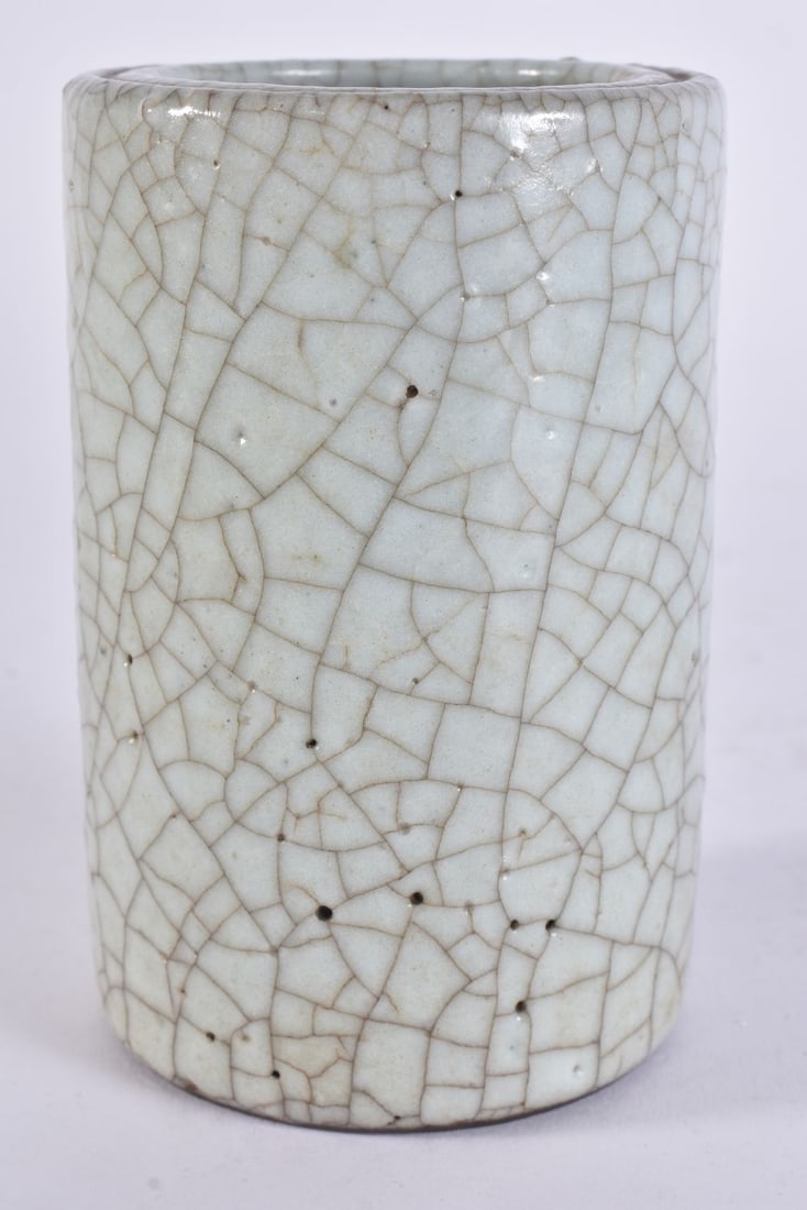 A CHINESE GUAN TYPE CRACKLE GLAZED BRUSH POT. 12 cm high. (1 of 4)