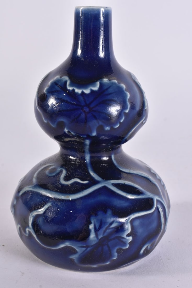 A CHINESE DOUBLE GOURD PORCELAIN RELIEF MOULDED VASE. 14 cm high. (1 of 4)