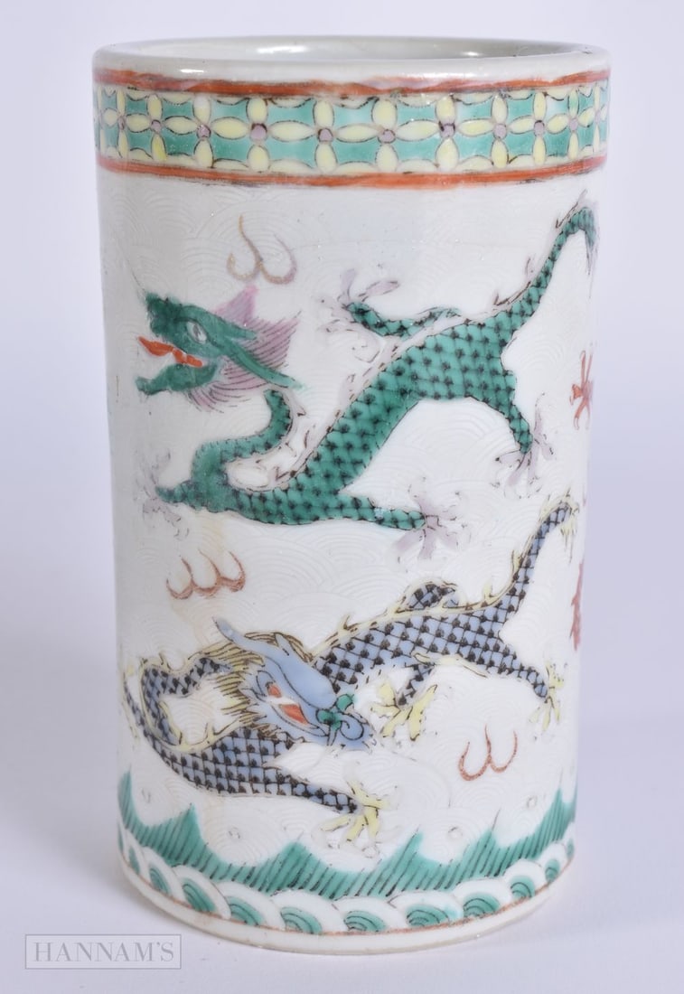 A 19TH CENTURY CHINESE FAMILLE VERTE PORCELAIN DRAGON BRUSH POT bearing Chenghua marks to base. 12.5 (1 of 5)