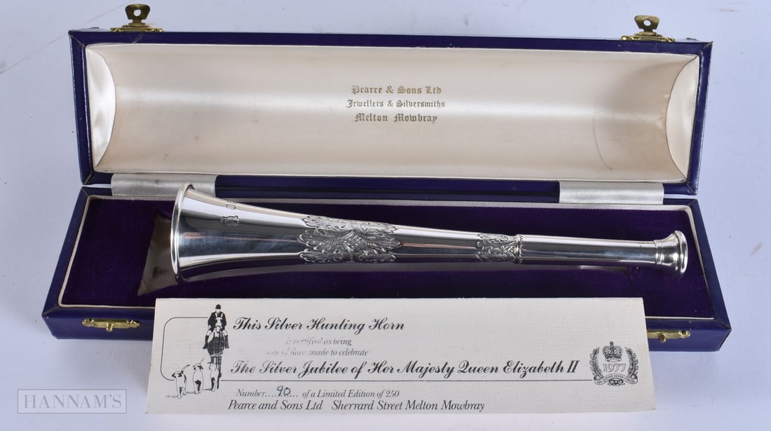 A BOXED SILVER JUBILEE HUNTING HORN No 90 of 250. 99 grams. Horn 24 cm wide. (1 of 7)