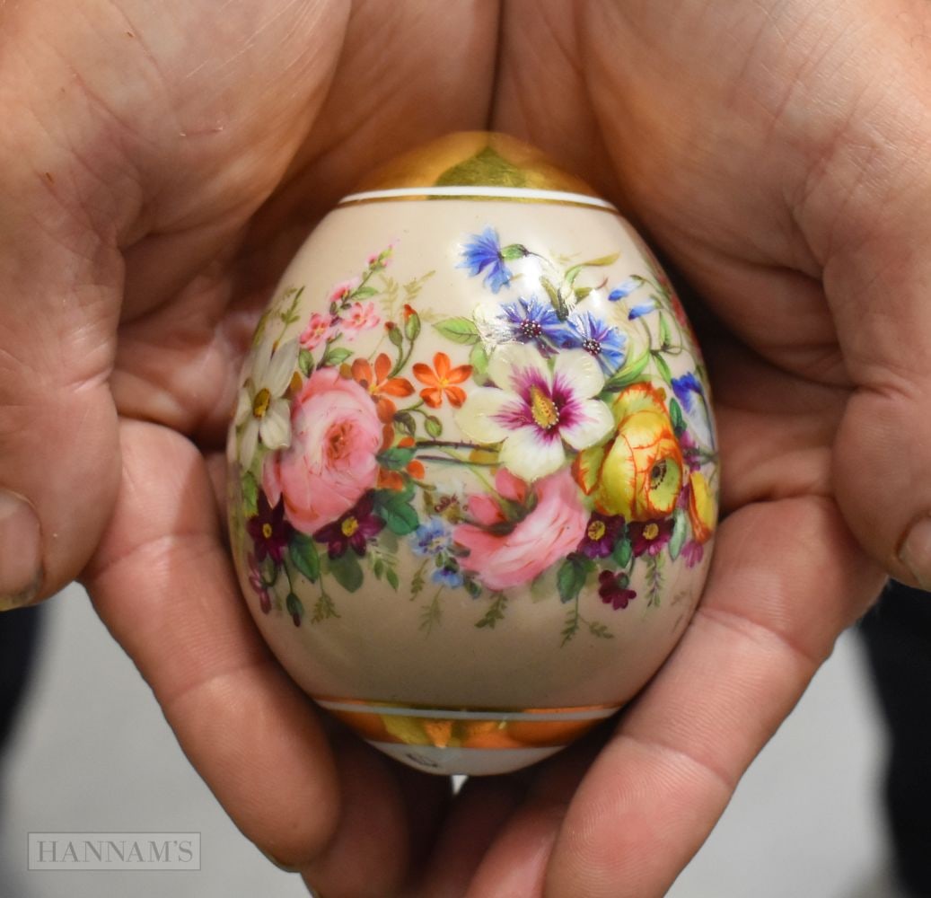 A FINE RUSSIAN IMPERIAL PORCELAIN PAINTED EASTER EGG decorated with flowers, bearing impressed mark.: A FINE RUSSIAN IMPERIAL PORCELAIN PAINTED EASTER EGG decorated with flowers, bearing impressed mark. 9.75 cm x 7 cm.