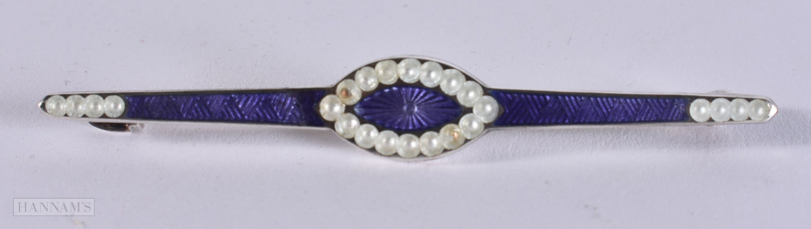 AN EDWARDIAN SILVER AND ENAMEL PEARL BROOCH. 9 grams. 7 cm wide.: AN EDWARDIAN SILVER AND ENAMEL PEARL BROOCH. 9 grams. 7 cm wide.