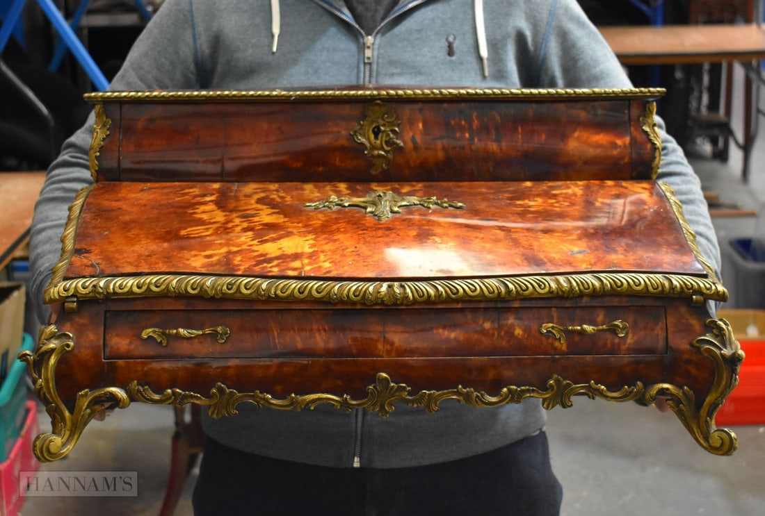 A FINE AND RARE EARLY 19TH CENTURY FRENCH TORTOISESHELL TABLE BOX with lovely quality gilt bronze mo (1 of 8)