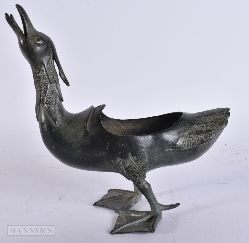 A 17TH CENTURY CHINESE BRONZE DUCK FORM CENSER Ming. 19.5 cm x 13 cm.: A 17TH CENTURY CHINESE BRONZE DUCK FORM CENSER Ming. 19.5 cm x 13 cm.