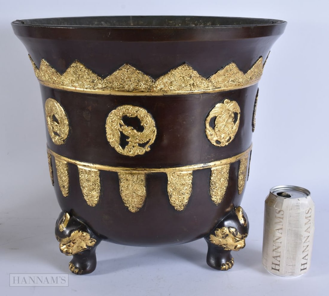 A LARGE 19TH CENTURY JAPANESE MEIJI PERIOD SAWASA HIBACHI with liner, upon three beast feet with gil (1 of 7)