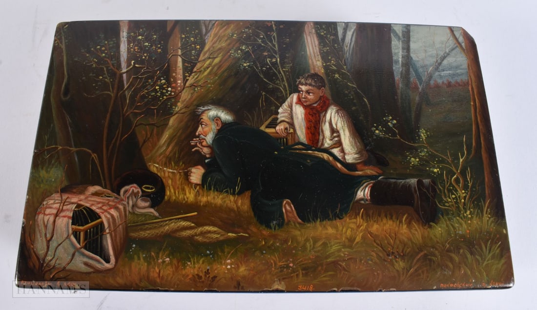 A RUSSIAN BLACK LACQUER PAINTED BOX. 20 cm x 12.5 cm. (1 of 7)