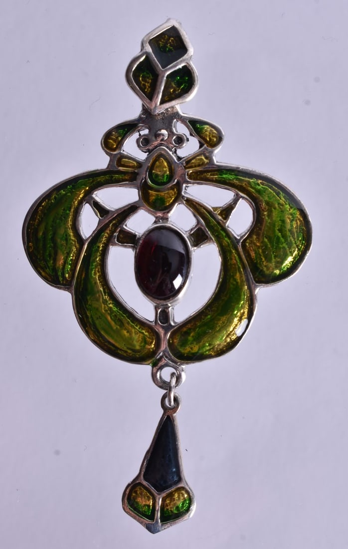 A Silver and Enamel Necklace in the Art Nouveau Style. 6.1cm x 3.4cm, weight 8.4g: A Silver and Enamel Necklace in the Art Nouveau Style. 6.1cm x 3.4cm, weight 8.4g