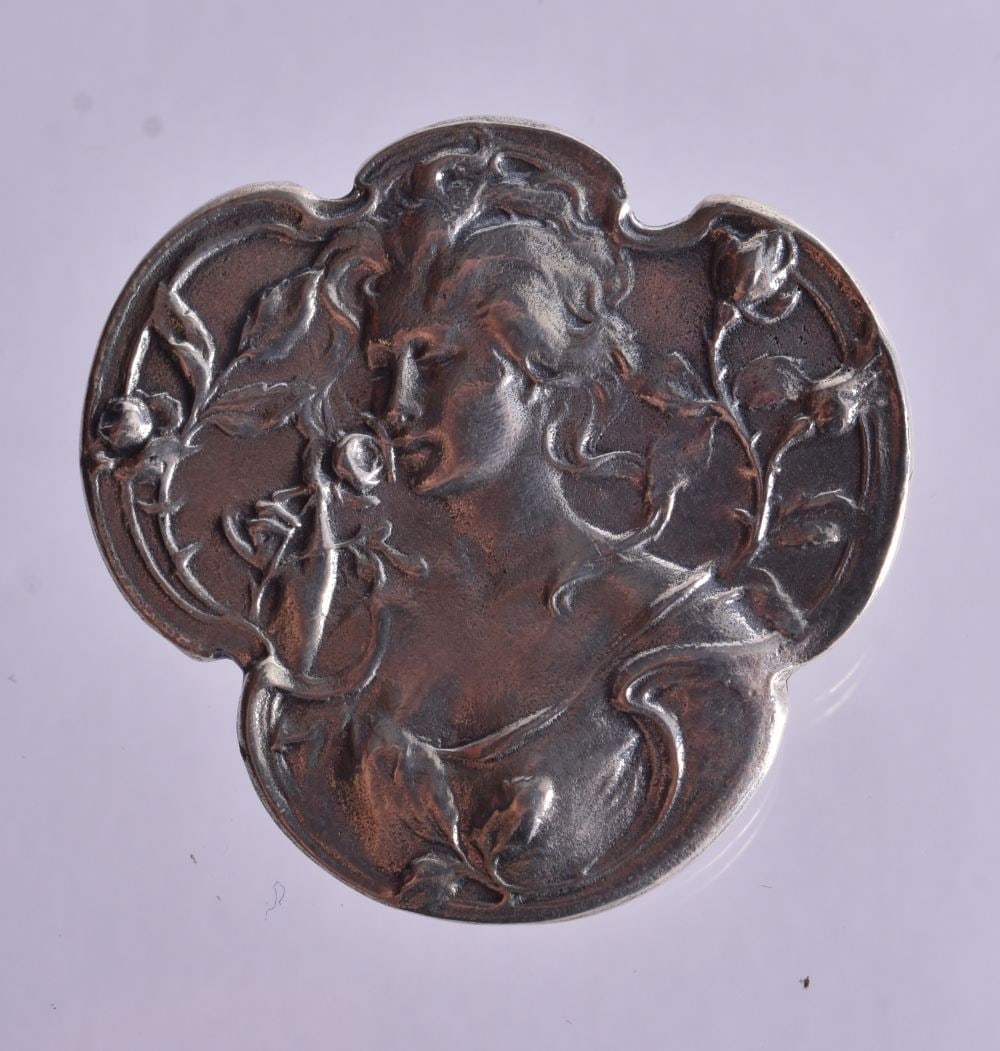 A Silver Nouveau Style Trefoil Brooch with Embossed Decoration. Stamped Sterling. 3.2cm x 3.3cm, w (1 of 2)