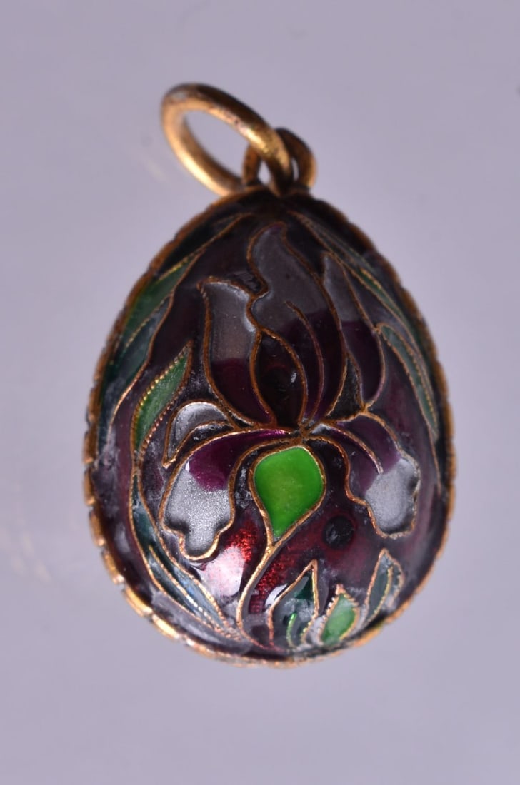 A Silver Gilt and Enamel Pendant. Bail Stamped 84. 2.2cm x 1.6cm x 1.4cm, weight 5.8g: A Silver Gilt and Enamel Pendant. Bail Stamped 84. 2.2cm x 1.6cm x 1.4cm, weight 5.8g