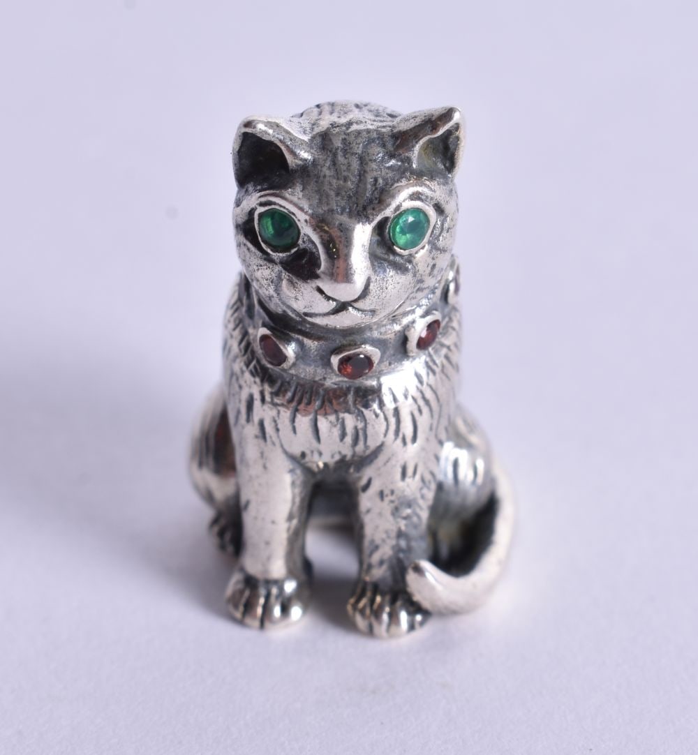 A Silver Cat Pin Cushion. Stamped Sterling 925. 3.6cm x 1.9cm, weight 13.1g: A Silver Cat Pin Cushion. Stamped Sterling 925. 3.6cm x 1.9cm, weight 13.1g