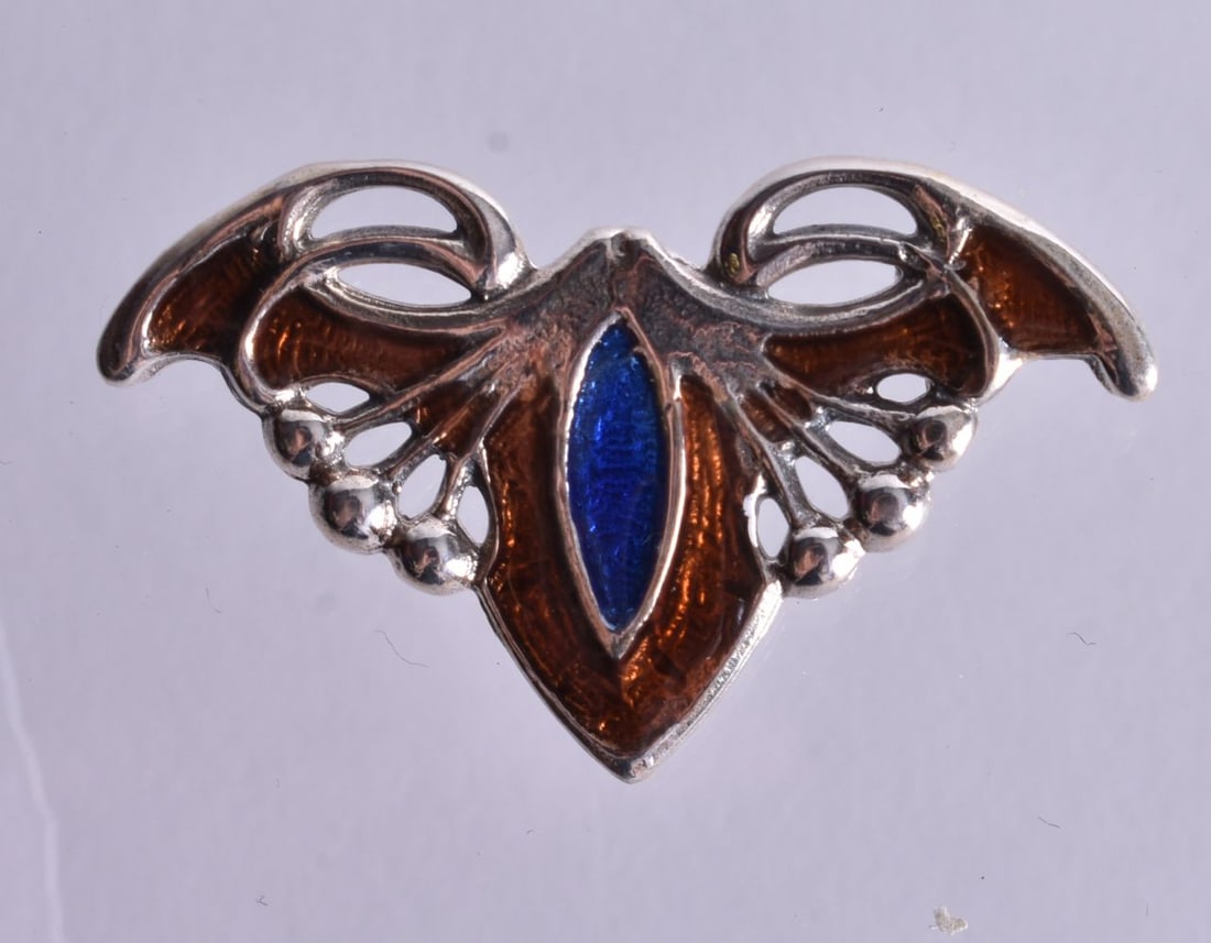A Silver and Enamel Brooch. Stamped Sterling. 2cm x 3.4cm, weight 4.2g: A Silver and Enamel Brooch. Stamped Sterling. 2cm x 3.4cm, weight 4.2g