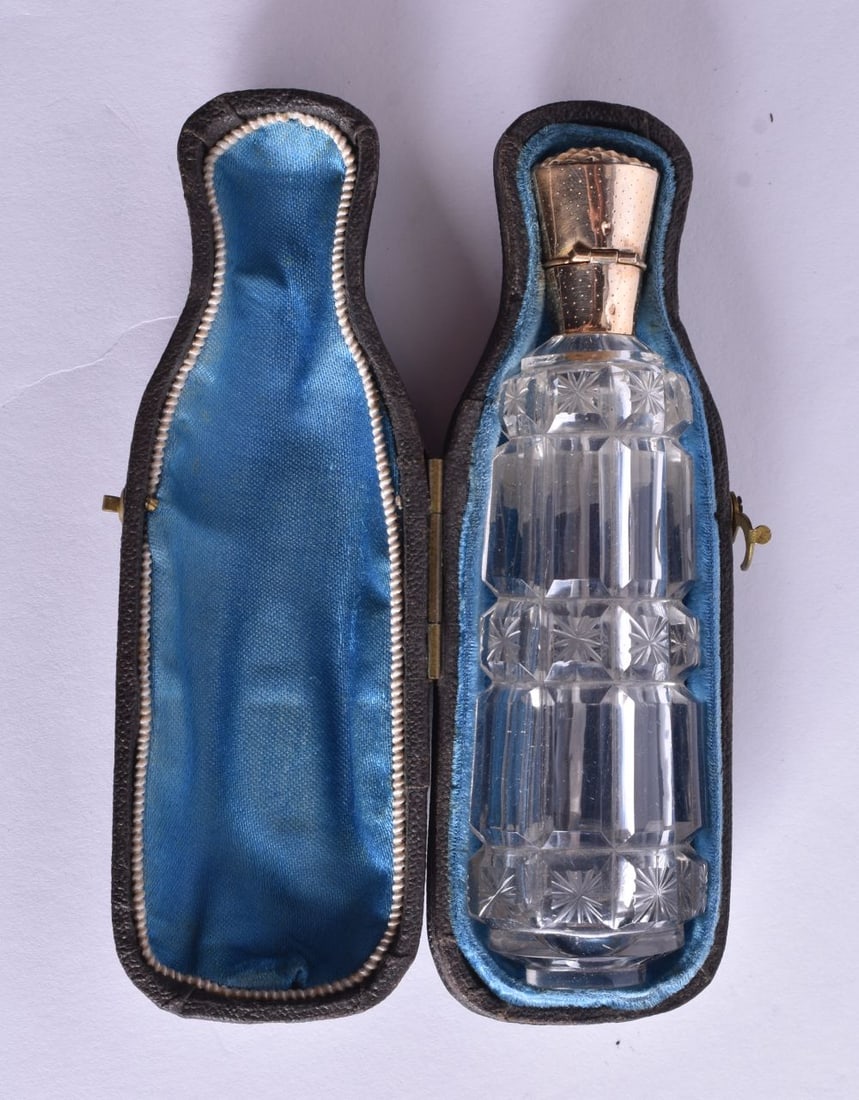 A Glass Scent Bottle with Continental 18 Carat Gold Top in a fitted case. Dutch / French Marks. Bo (1 of 6)