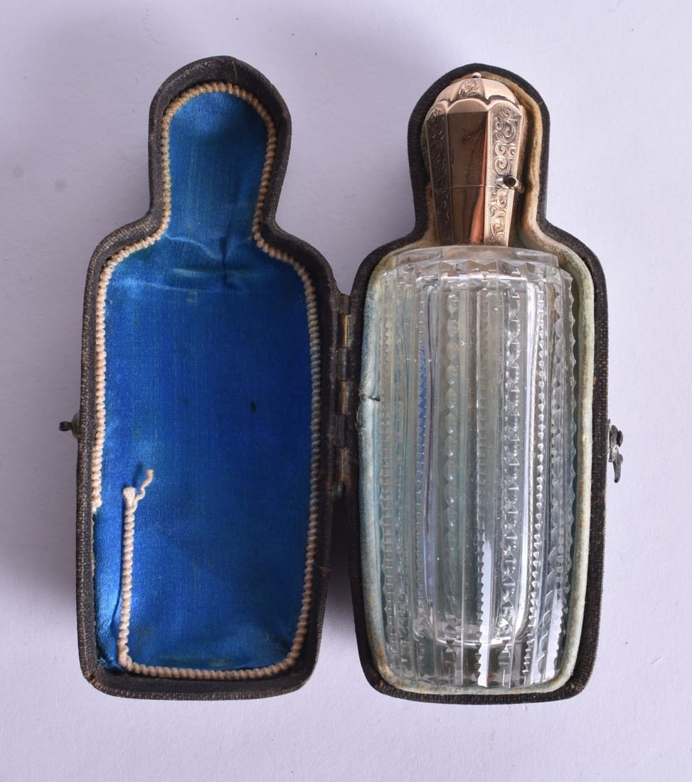 A Glass Scent Bottle with Continental 18 Carat Gold Top in a fitted case. Dutch / French Marks. Bo (1 of 5)