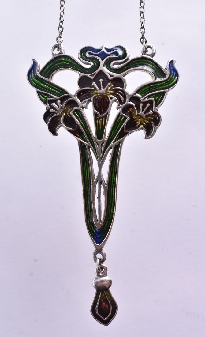 A Silver and Enamel Pendant Necklace. Stamped Sterling. Pendant 7.6cm x 4.1cm, Chain 62cm, weight: A Silver and Enamel Pendant Necklace. Stamped Sterling. Pendant 7.6cm x 4.1cm, Chain 62cm, weight 15.4g