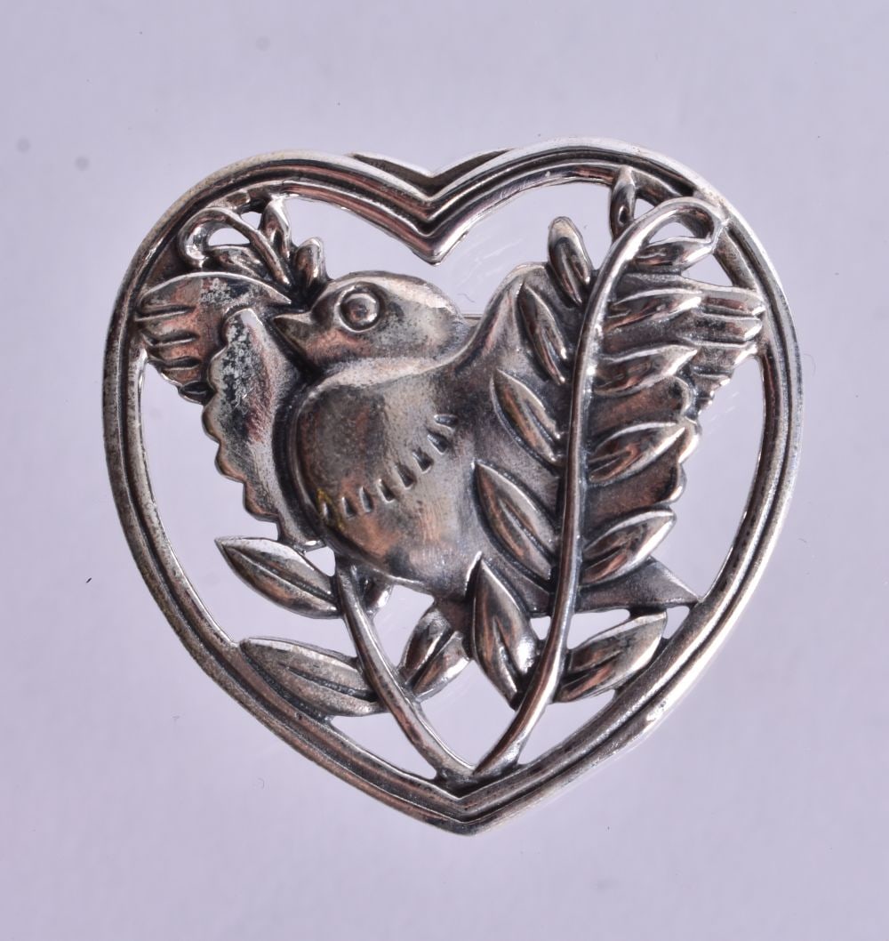 A Silver Heart Shaped Bird Brooch. Stamped Sterling. 3cm x 3cm, weight 7.9cm (1 of 2)