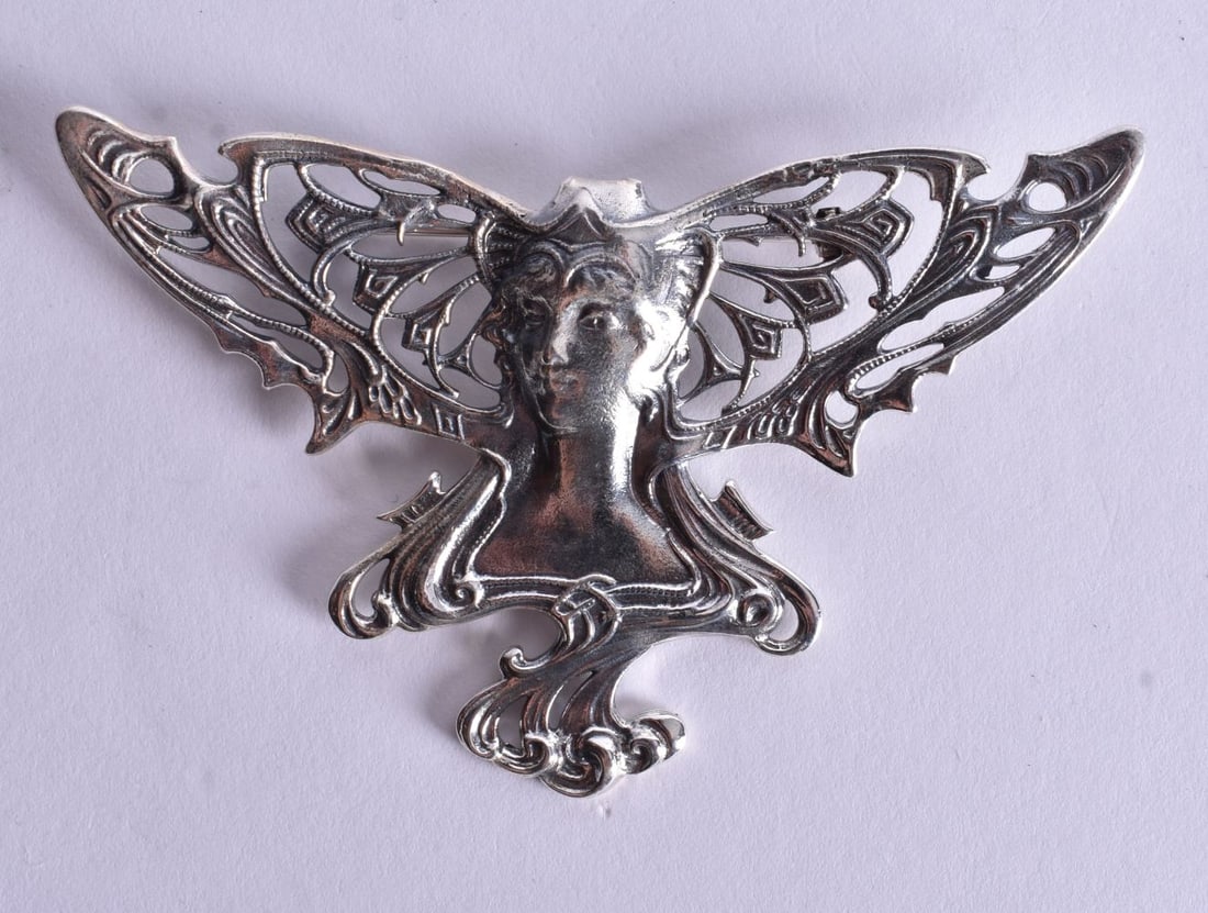A Silver Winged Beauty Brooch. Stamped Sterling. 4.6cm x 7.4cm, weight 15.8g (1 of 2)