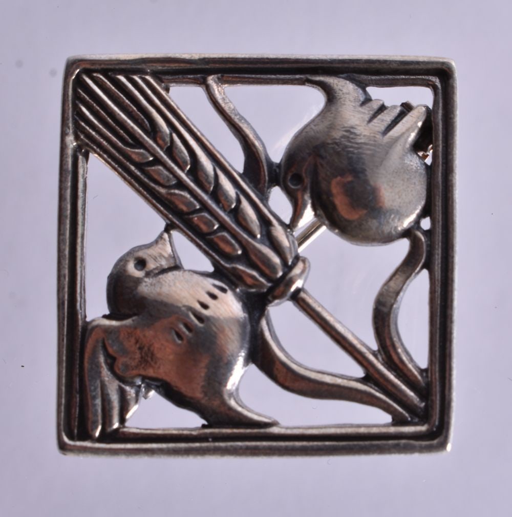 A Danish Silver Lovebird Brooch. Stamped Sterling Denmark. 2.4cm x 2.4cm, weight 6.2g: A Danish Silver Lovebird Brooch. Stamped Sterling Denmark. 2.4cm x 2.4cm, weight 6.2g