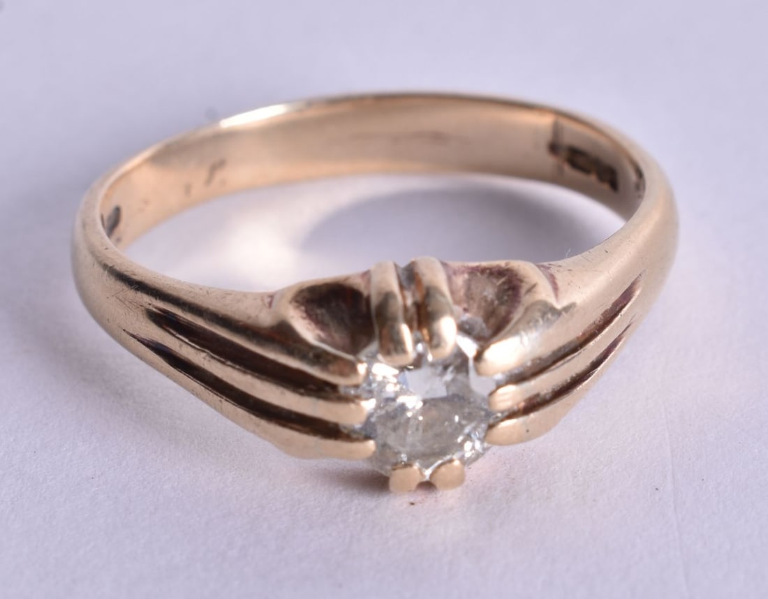 A 9 Carat Gold Diamond Solitaire Ring. Stamped 375. Size Y, weight 5g (1 of 3)
