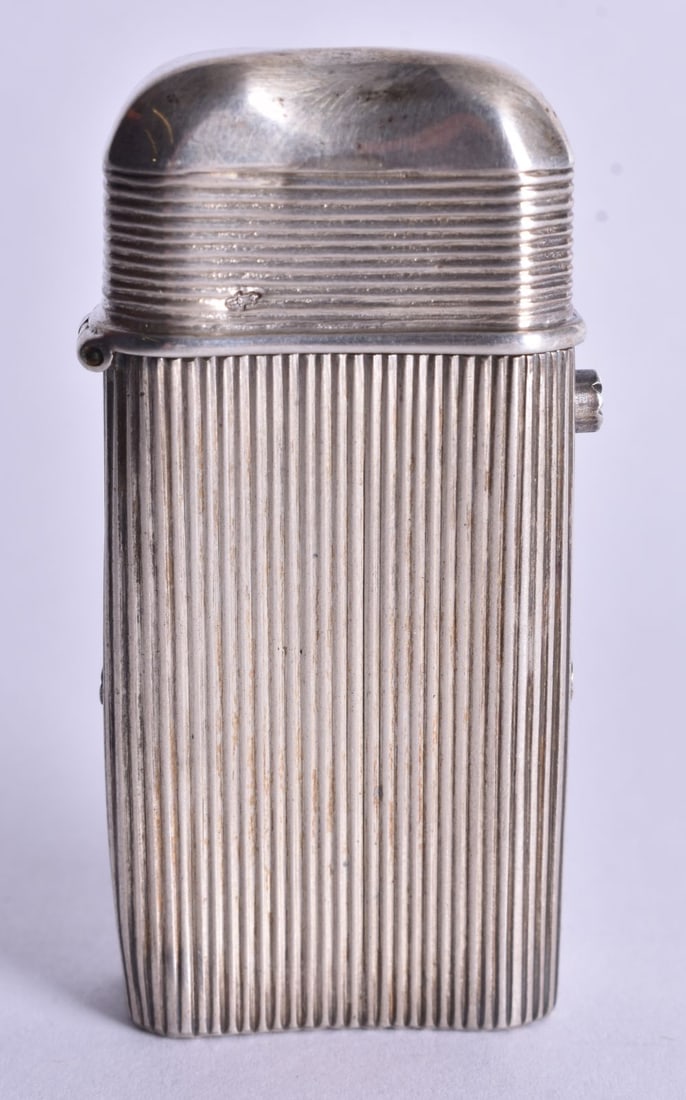 A Continental Silver Vesta Case. 6.1cm x 3.1cm x 1.5cm, weight 21g (1 of 4)