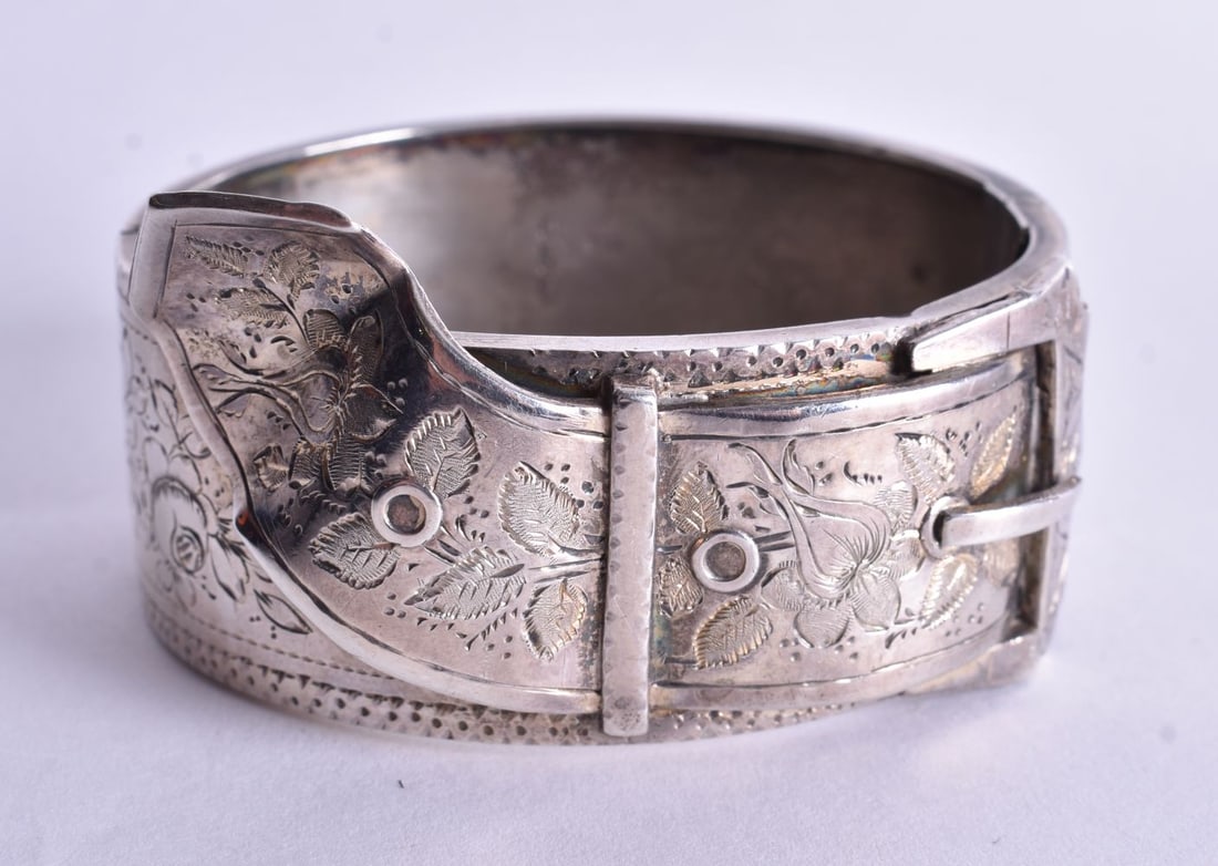 A Victorian Silver Buckle Bangle. Hallmarked Birmingham 1899. Internal 5cm x 5.6cm, weight 28g: A Victorian Silver Buckle Bangle. Hallmarked Birmingham 1899. Internal 5cm x 5.6cm, weight 28g