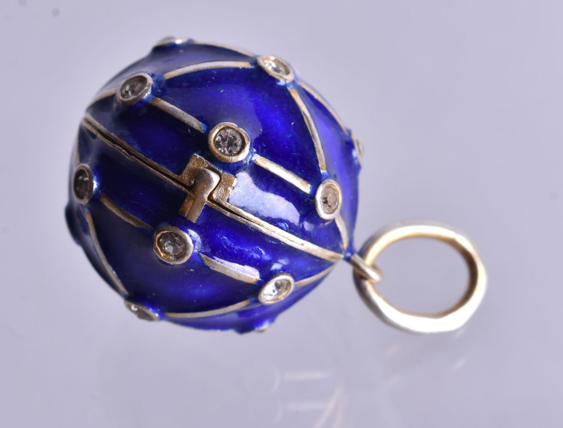 A Continental Silver and Blue Enamel Locket Ball Pendant. Stamped 88. 3.2cm x 3cm x 2cm, weight 7.: A Continental Silver and Blue Enamel Locket Ball Pendant. Stamped 88. 3.2cm x 3cm x 2cm, weight 7.5g