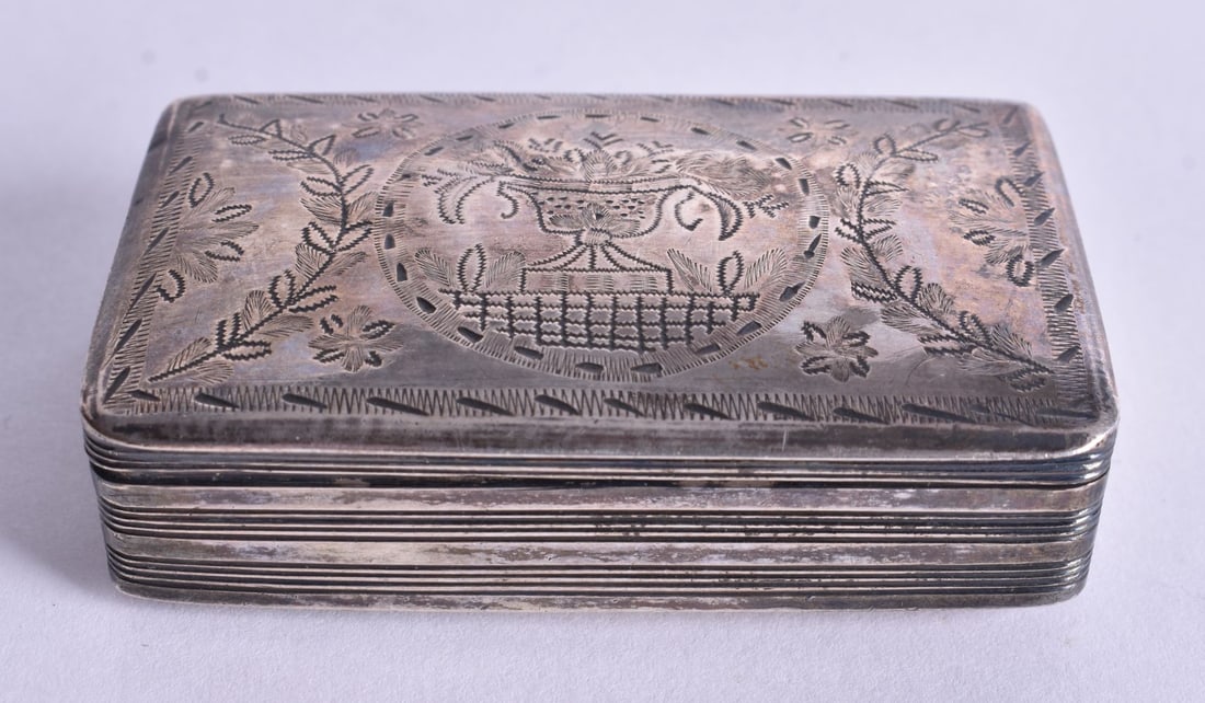 A Continental Silver Snuff Box. Dutch Marks. 2cm x 4cm x 6.6cm, weight 33g (1 of 4)