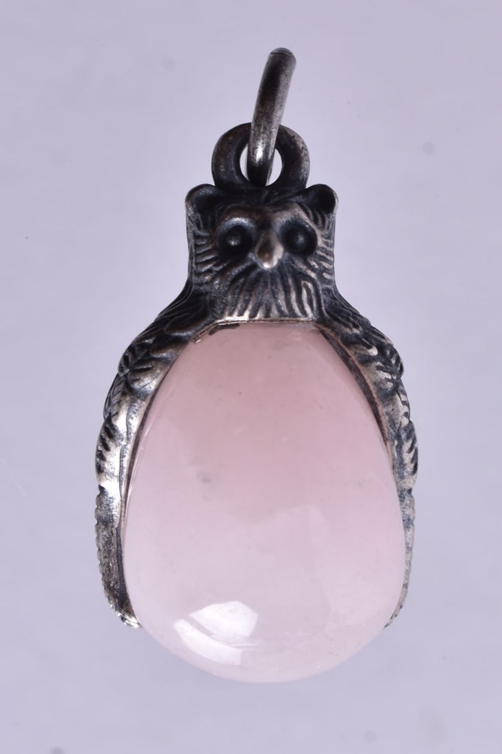 A Rose Quartz Pendant with a Silver Owl Mount. Bail Stamped 84. 2.7cm x 1.4cm x 1.2cm, weight 5.9g: A Rose Quartz Pendant with a Silver Owl Mount. Bail Stamped 84. 2.7cm x 1.4cm x 1.2cm, weight 5.9g
