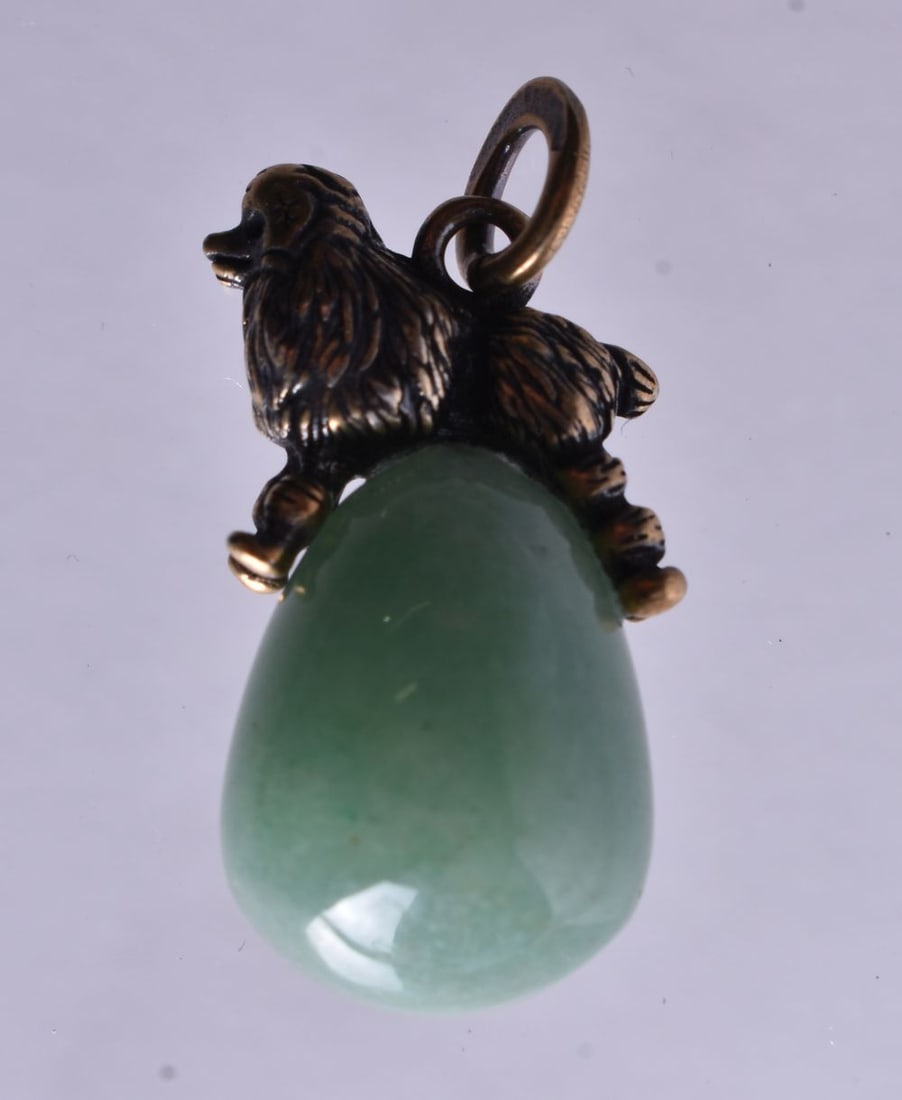 A Hardstone Pendant with a Silver Gilt Dog Mount. Bail Stamped 84. 2.5cm x 1.3cm x 1.2cm, weight 6: A Hardstone Pendant with a Silver Gilt Dog Mount. Bail Stamped 84. 2.5cm x 1.3cm x 1.2cm, weight 6.3g