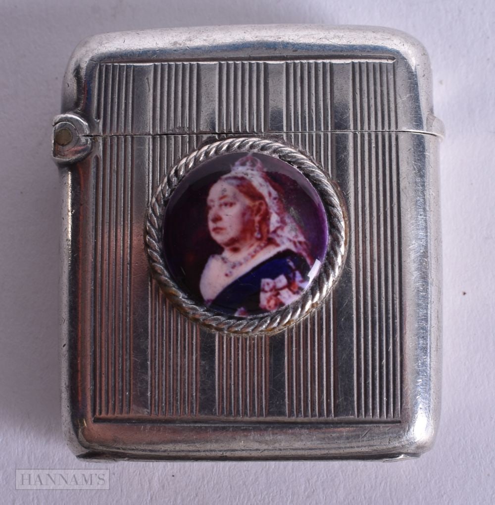 A Victorian Silver Vesta Case with a Cabochon of Queen Victoria. Hallmarked Birmingham 1899. 4.3cm (1 of 3)