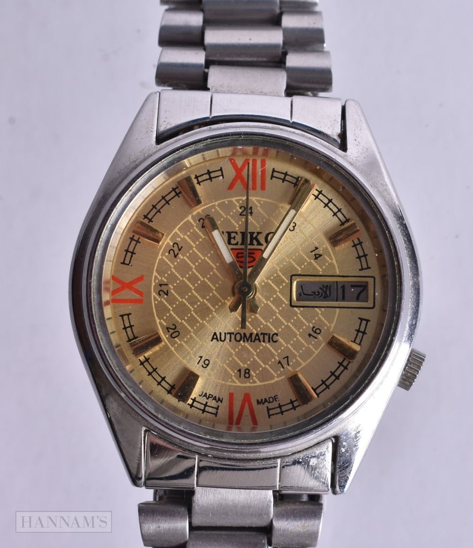 A Vintage Seiko 5 Automatic Watch with Stainless Steel Strap with a Gold Dial with Red Roman Numeral: A Vintage Seiko 5 Automatic Watch with Stainless Steel Strap with a Gold Dial with Red Roman Numerals. Not Working, 3.4cm incl crown