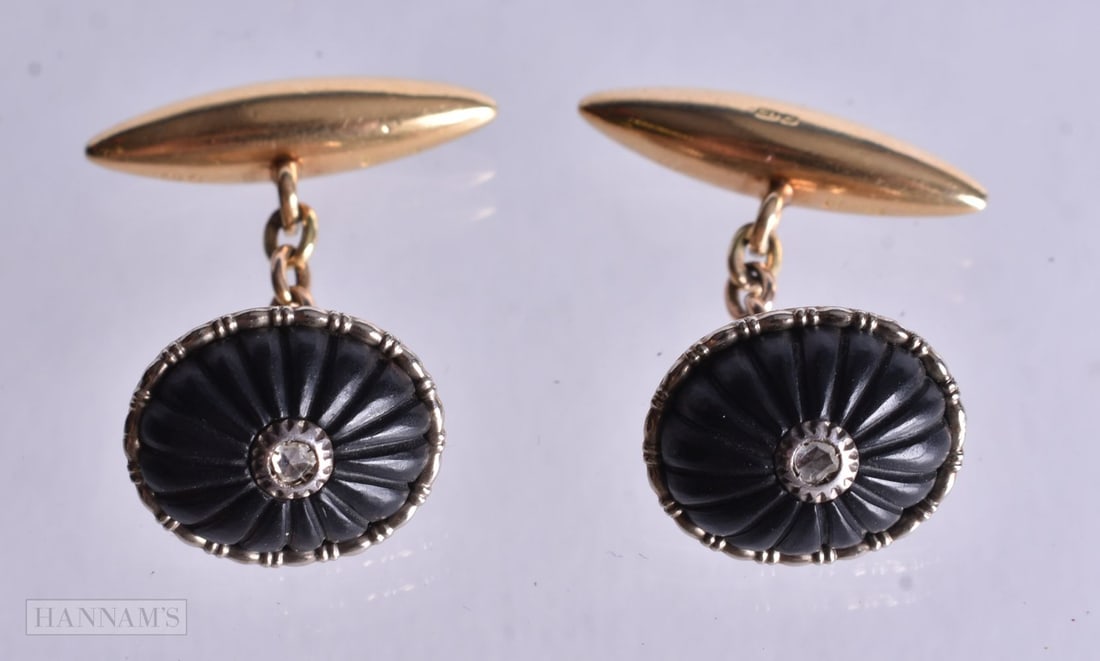 A Pair of 18 Carat Gold and Onyx Cufflinks set wt a Diamond. Stamped 18CT, 1.6cm x 1.4cm, weight 10: A Pair of 18 Carat Gold and Onyx Cufflinks set wt a Diamond. Stamped 18CT, 1.6cm x 1.4cm, weight 10g