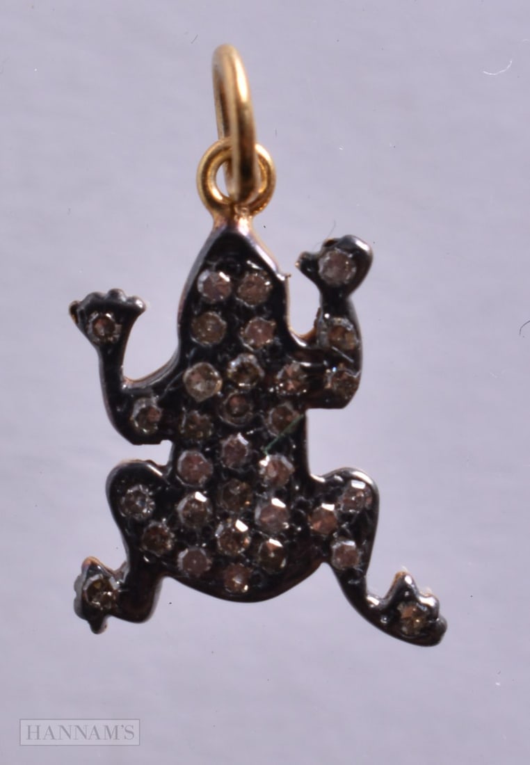 A Diamond Chip Frog Pendant. 1.9cm x 1.2cm, weight 1g (1 of 2)