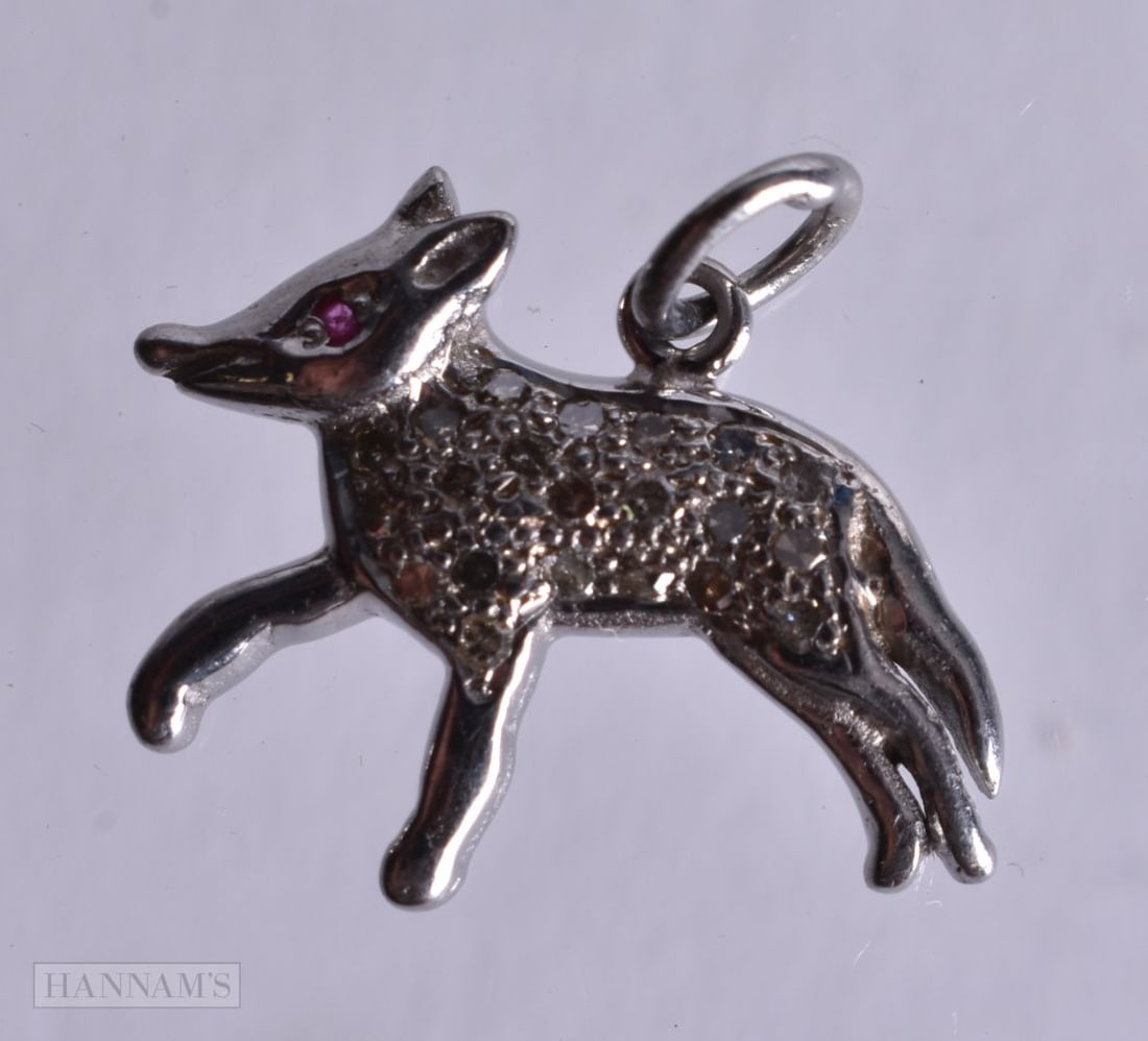 A Diamond Chip Dog Pendant. 1.6cm x 2cm, weight 2.3g (1 of 2)