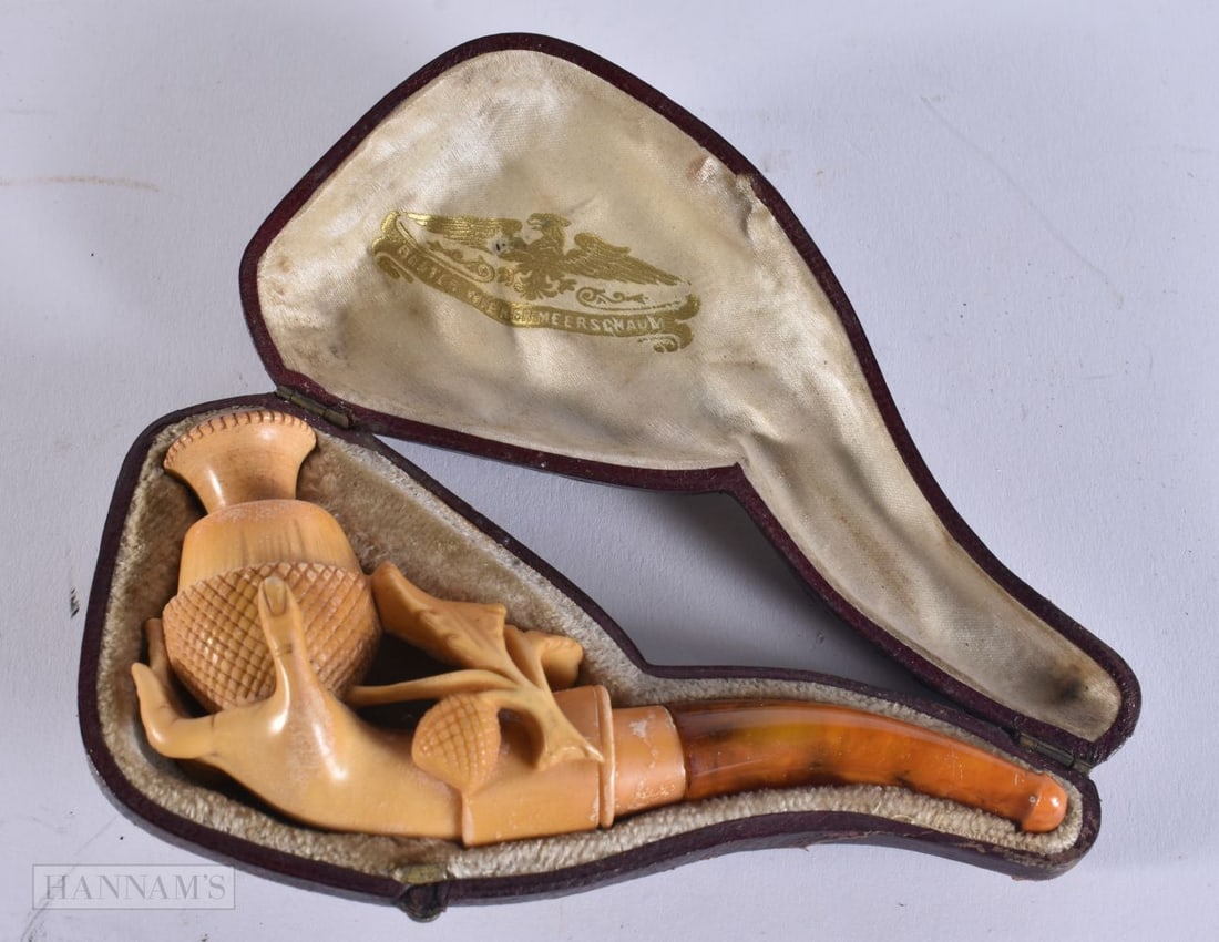 A VICTORIAN HAND AND THISTLE MEERSCHAUM PIPE. 11.5 cm wide. (1 of 5)
